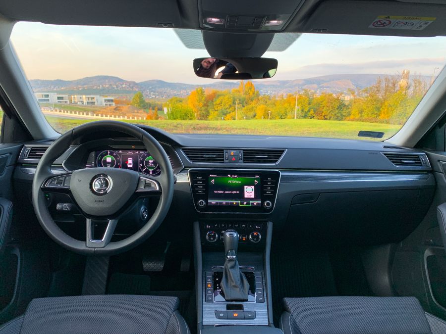 A környezetvédelmi miniszter – Skoda Superb iV Plug-in hybrid - STYLENEWS - Mobility - skoda PHEV teszt, skoda superb, Supeb hibrid teszt, superb 2020 teszt, superb iV Plug-in hybrid teszt, superb plugin teszt, 