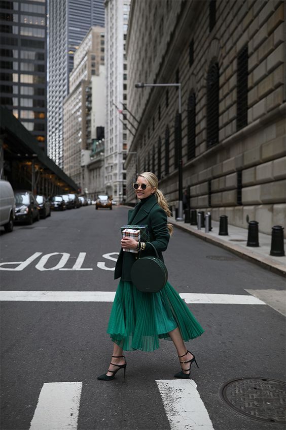 Stílusiskola: karácsonyi outfitek smaragdzölddel - DIVAT&STÍLUS - Stílusiskola - divat, karácsony, outfit, smaragdzöld, ünnep, 