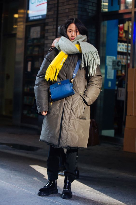 Stílusiskola: így viselj színes sálakat - DIVAT&STÍLUS - Stílusiskola - divat, outfit, sálak, stílus, színes sálak, 