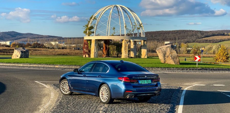 Ötöst az ötösnek! – BMW 530e - STYLENEWS - Mobility - 530e 2020 teszt, 530e xdrive, bmw 5 teszt, bmw 530 plug-in hibrid teszt, bmw 530e teszt, bmw plug-in hybrid teszt, 