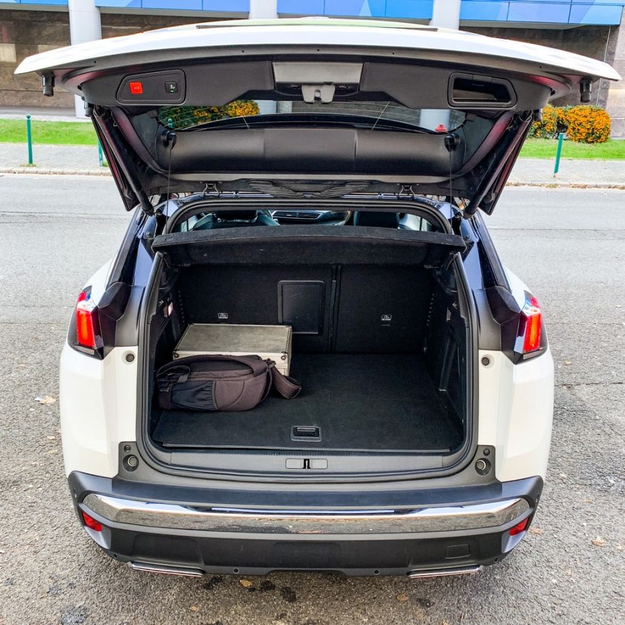 A legerősebb, de nem ezért szeretem – Peugeot 3008 PHEV - STYLENEWS - Mobility - 3008 hybrid, 3008 hybrid teszt, 3008 peugeot 2020, 3008 suv, peugeot 3008 phev, peugeot 3008 plug-in hybrid teszt, 