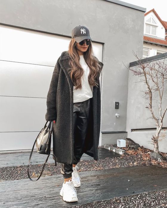 Stílusiskola: Téli outfitek sportcipővel - DIVAT&STÍLUS - Stílusiskola - divat, outfit, sportcipő, stílus, 