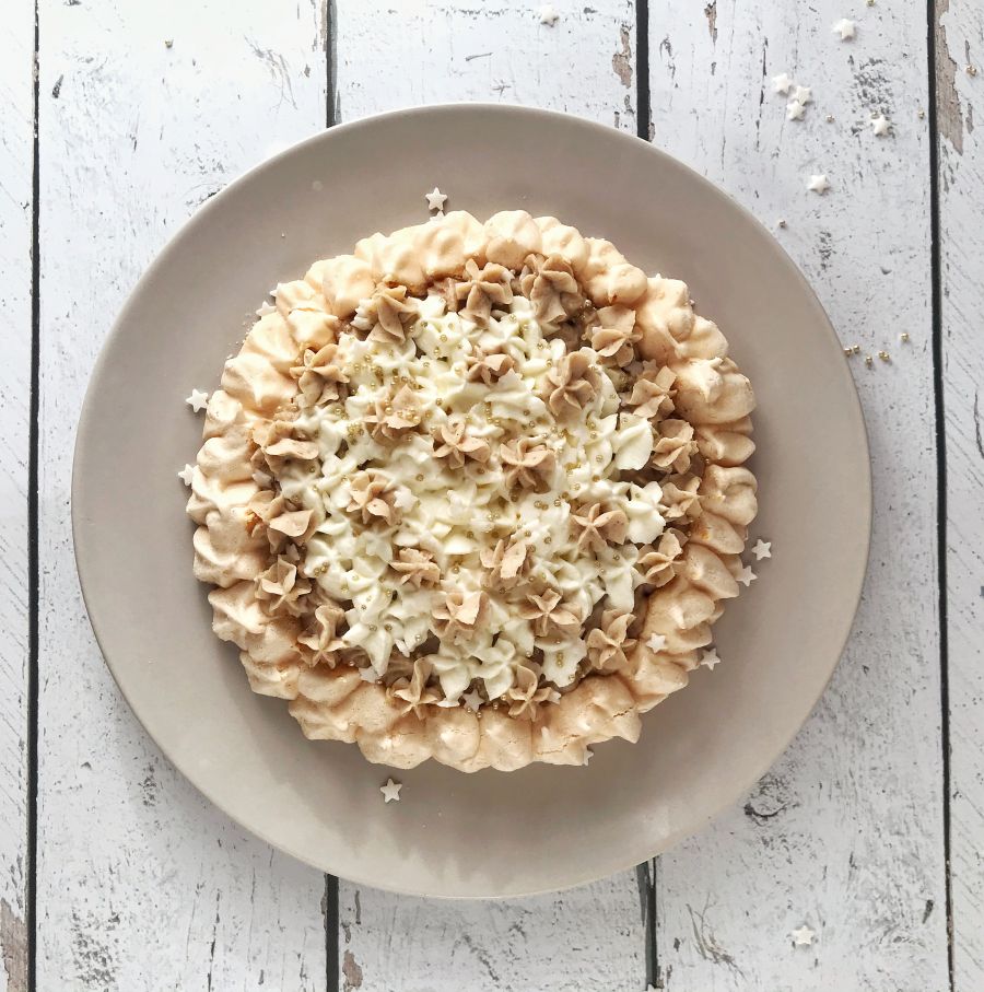 Gesztenyés Pavlova, meggyzselével - STYLELIFE - Gasztronómia - 