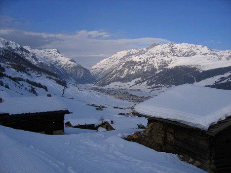 Livigno a vakítóan fehér hegyek otthona - Fesztelen mindennapok -  - alpesi si, alpesi völgy, korcsolyázás, Livigno, snowboard, svájc, 
