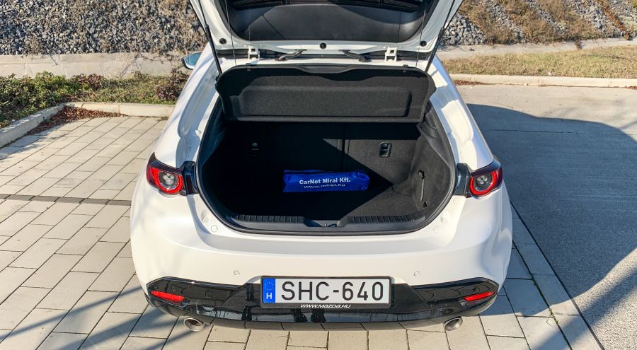 Érzelem és értelem – Mazda 3 100th Anniversary SkyactiveX G-180 - STYLENEWS - Mobility - mazda 3, mazda 3 100th Anniversary, mazda 3 hatchback, mazda3 skyactiv-x180, mazda3 teszt, 