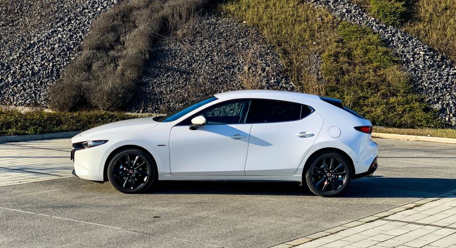 Érzelem és értelem – Mazda 3 100th Anniversary SkyactiveX G-180 - STYLENEWS - Mobility - mazda 3, mazda 3 100th Anniversary, mazda 3 hatchback, mazda3 skyactiv-x180, mazda3 teszt, 