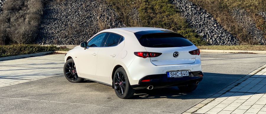 Érzelem és értelem – Mazda 3 100th Anniversary SkyactiveX G-180 - STYLENEWS - Mobility - mazda 3, mazda 3 100th Anniversary, mazda 3 hatchback, mazda3 skyactiv-x180, mazda3 teszt, 