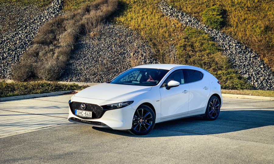 Érzelem és értelem – Mazda 3 100th Anniversary SkyactiveX G-180 - STYLENEWS - Mobility - mazda 3, mazda 3 100th Anniversary, mazda 3 hatchback, mazda3 skyactiv-x180, mazda3 teszt, 