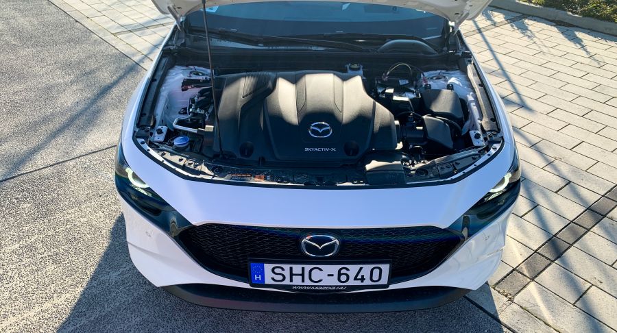 Érzelem és értelem – Mazda 3 100th Anniversary SkyactiveX G-180 - STYLENEWS - Mobility - mazda 3, mazda 3 100th Anniversary, mazda 3 hatchback, mazda3 skyactiv-x180, mazda3 teszt, 