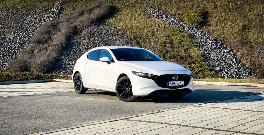 Érzelem és értelem – Mazda 3 100th Anniversary SkyactiveX G-180 - STYLENEWS - Mobility - mazda 3, mazda 3 100th Anniversary, mazda 3 hatchback, mazda3 skyactiv-x180, mazda3 teszt, 