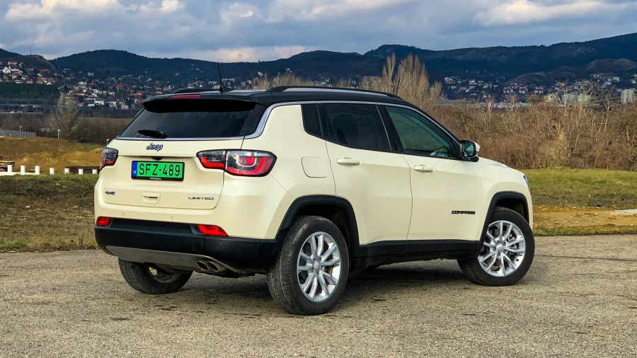 Irányt mutat – Jeep Compass 4xe Plug-in Hybrid (PHEV) - STYLENEWS - Mobility - compass 4xe teszt, jeep compass, jeep compass 4xe plug-in hybrid teszt, jeep compass phev teszt, 