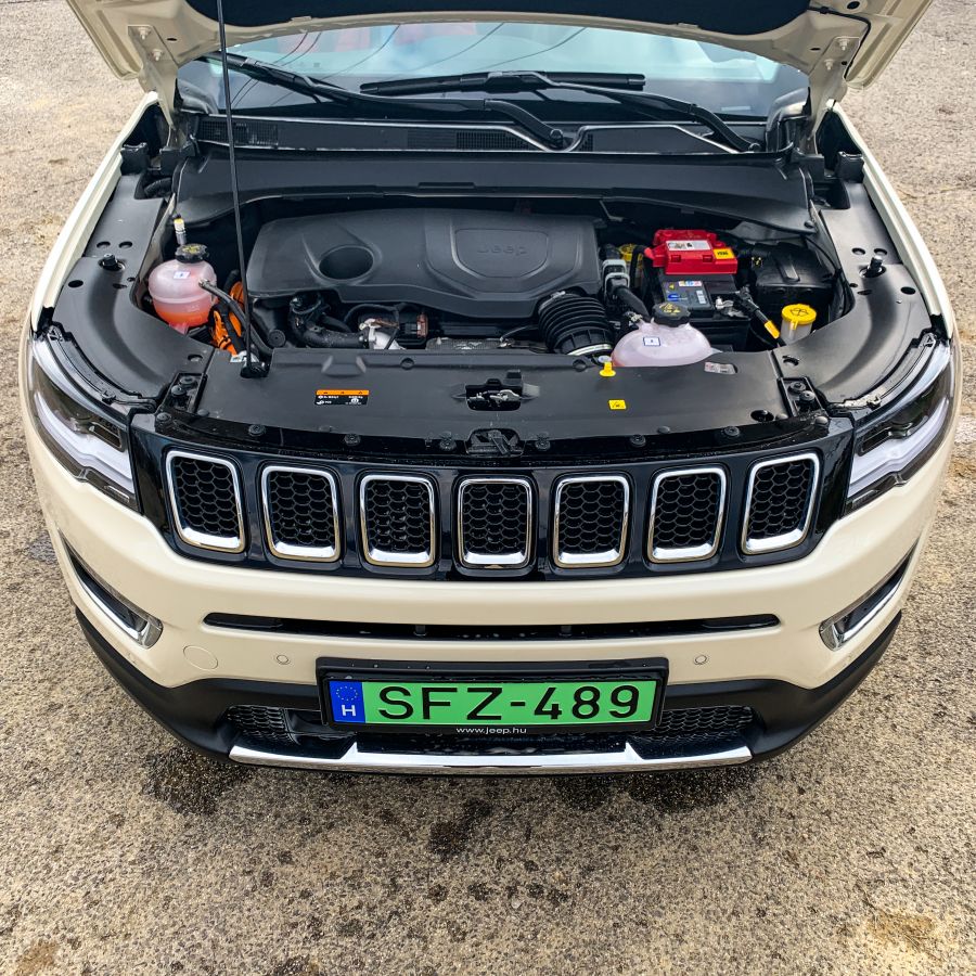 Irányt mutat – Jeep Compass 4xe Plug-in Hybrid (PHEV) - STYLENEWS - Mobility - compass 4xe teszt, jeep compass, jeep compass 4xe plug-in hybrid teszt, jeep compass phev teszt, 