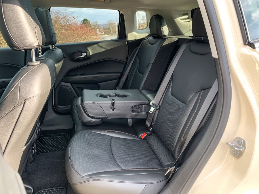 Irányt mutat – Jeep Compass 4xe Plug-in Hybrid (PHEV) - STYLENEWS - Mobility - compass 4xe teszt, jeep compass, jeep compass 4xe plug-in hybrid teszt, jeep compass phev teszt, 