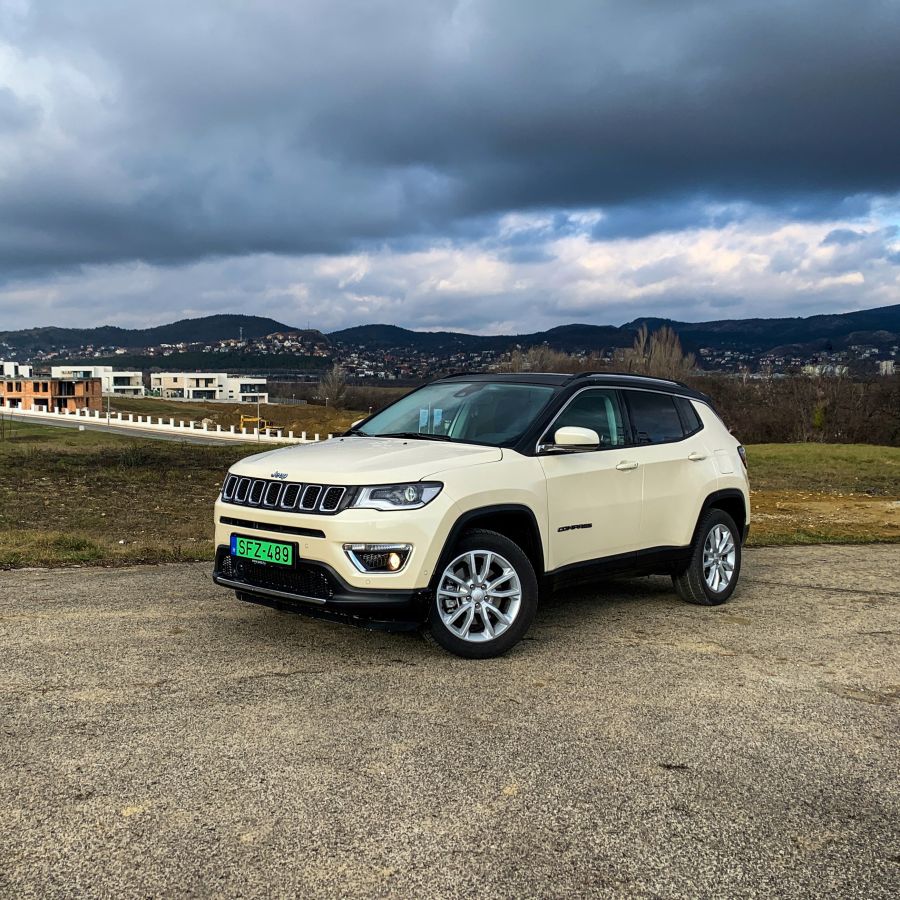Irányt mutat – Jeep Compass 4xe Plug-in Hybrid (PHEV) - STYLENEWS - Mobility - compass 4xe teszt, jeep compass, jeep compass 4xe plug-in hybrid teszt, jeep compass phev teszt, 