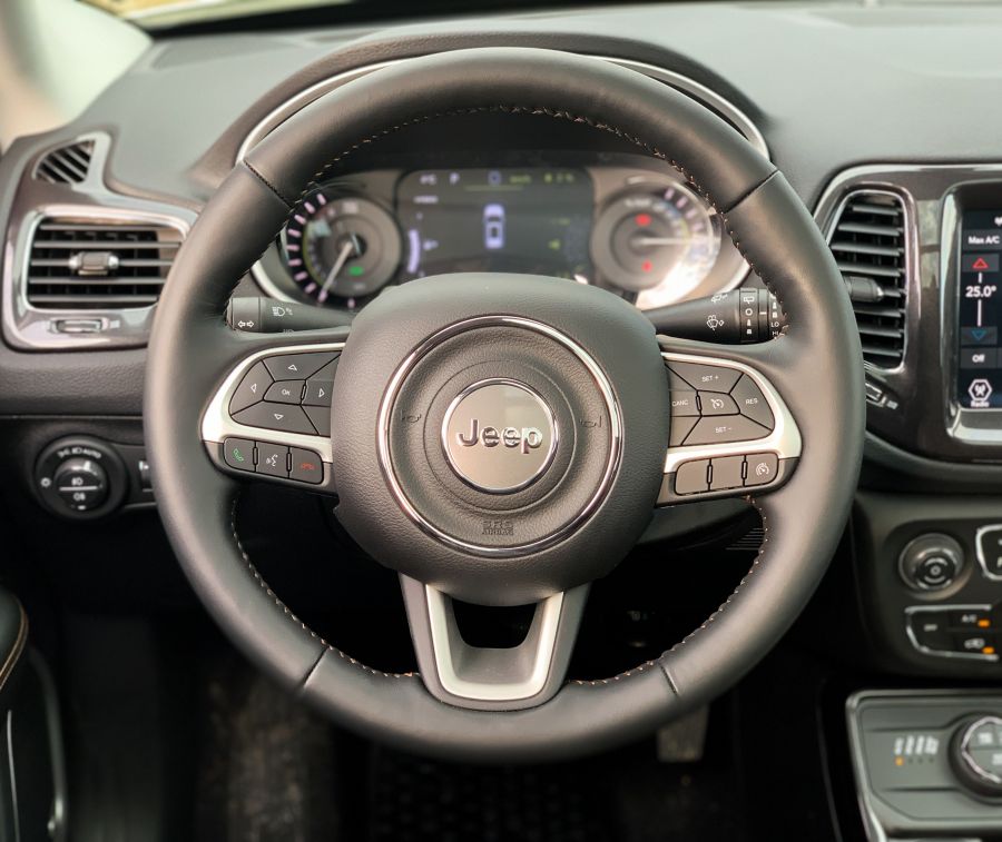 Irányt mutat – Jeep Compass 4xe Plug-in Hybrid (PHEV) - STYLENEWS - Mobility - compass 4xe teszt, jeep compass, jeep compass 4xe plug-in hybrid teszt, jeep compass phev teszt, 