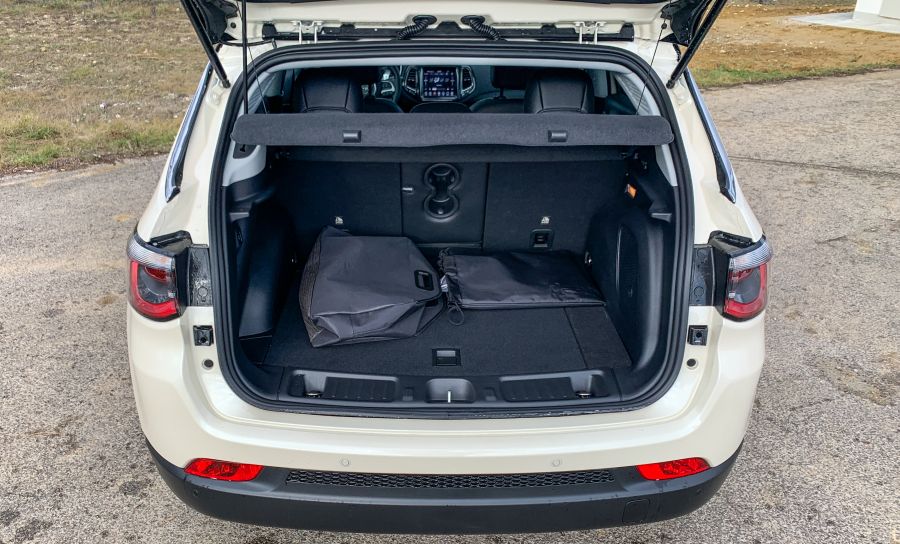 Irányt mutat – Jeep Compass 4xe Plug-in Hybrid (PHEV) - STYLENEWS - Mobility - compass 4xe teszt, jeep compass, jeep compass 4xe plug-in hybrid teszt, jeep compass phev teszt, 