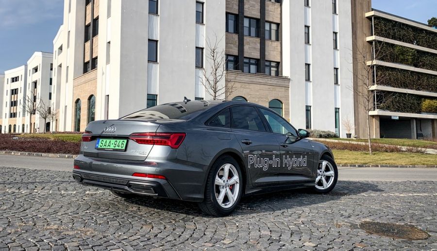 Igazgató úr – Audi A6 55 TFSI e quattro S tronic - STYLENEWS - Mobility - Audi A6 55 TSFI teszt, Audi A6 55TSFI e quatro S tronic teszt, Audi A6 teszt, Audi plug-in hybrid teszt, 