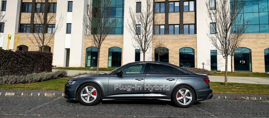 Igazgató úr – Audi A6 55 TFSI e quattro S tronic - STYLENEWS - Mobility - Audi A6 55 TSFI teszt, Audi A6 55TSFI e quatro S tronic teszt, Audi A6 teszt, Audi plug-in hybrid teszt, 