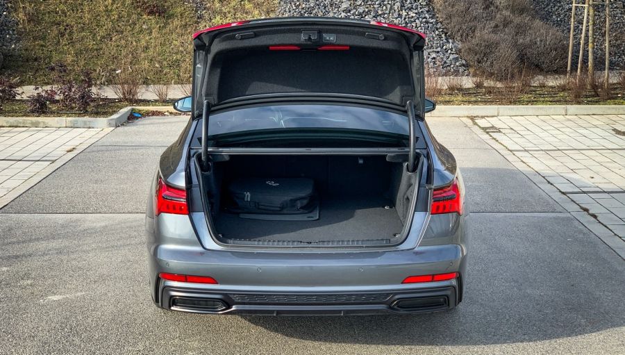 Igazgató úr – Audi A6 55 TFSI e quattro S tronic - STYLENEWS - Mobility - Audi A6 55 TSFI teszt, Audi A6 55TSFI e quatro S tronic teszt, Audi A6 teszt, Audi plug-in hybrid teszt, 