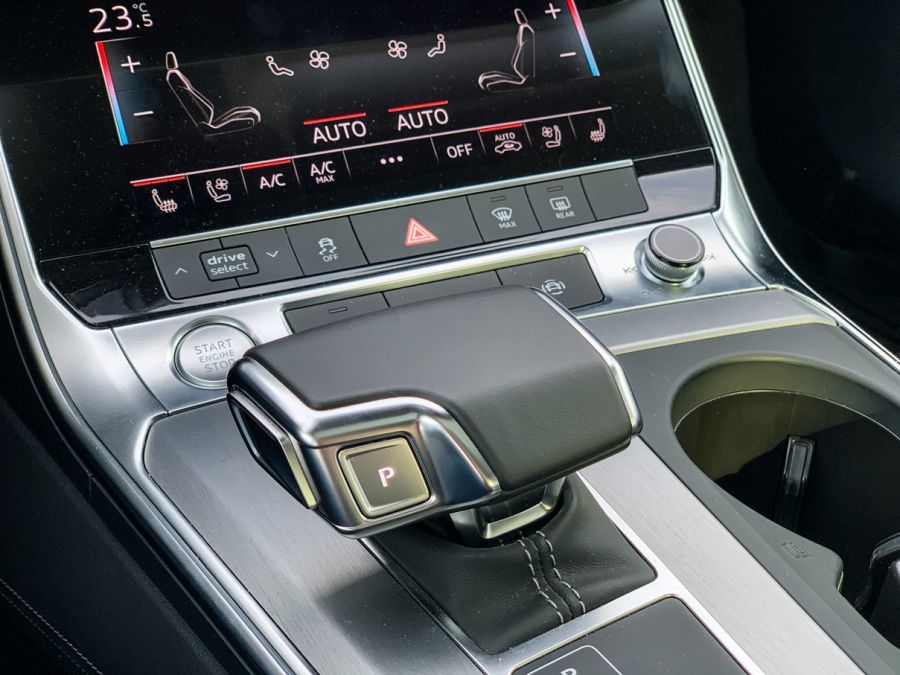 Igazgató úr – Audi A6 55 TFSI e quattro S tronic - STYLENEWS - Mobility - Audi A6 55 TSFI teszt, Audi A6 55TSFI e quatro S tronic teszt, Audi A6 teszt, Audi plug-in hybrid teszt, 