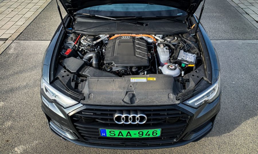 Igazgató úr – Audi A6 55 TFSI e quattro S tronic - STYLENEWS - Mobility - Audi A6 55 TSFI teszt, Audi A6 55TSFI e quatro S tronic teszt, Audi A6 teszt, Audi plug-in hybrid teszt, 