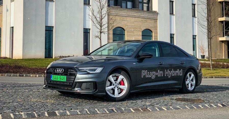 Igazgató úr – Audi A6 55 TFSI e quattro S tronic - STYLENEWS - Mobility - Audi A6 55 TSFI teszt, Audi A6 55TSFI e quatro S tronic teszt, Audi A6 teszt, Audi plug-in hybrid teszt, 
