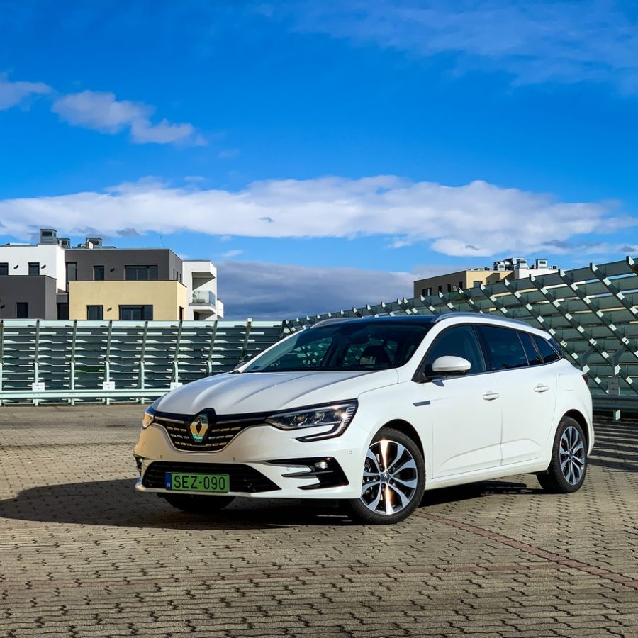 Aki kimarad, az lemarad – Renault Megane Grandtour e-Tech Plug-in hybrid - STYLENEWS - Mobility - megane phev teszt, megane plug-in hybrid teszt, megane teszt, renault megane grandtour etech plug-in hybrid teszt, renault phev eTech, 