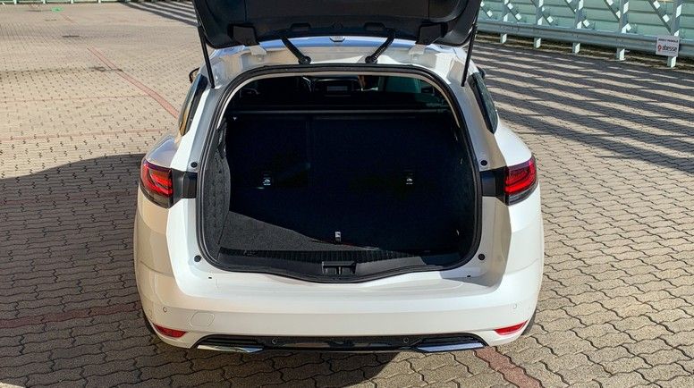 Aki kimarad, az lemarad – Renault Megane Grandtour e-Tech Plug-in hybrid - STYLENEWS - Mobility - megane phev teszt, megane plug-in hybrid teszt, megane teszt, renault megane grandtour etech plug-in hybrid teszt, renault phev eTech, 