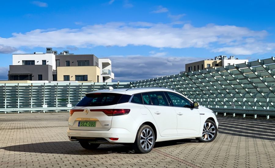 Aki kimarad, az lemarad – Renault Megane Grandtour e-Tech Plug-in hybrid - STYLENEWS - Mobility - megane phev teszt, megane plug-in hybrid teszt, megane teszt, renault megane grandtour etech plug-in hybrid teszt, renault phev eTech, 