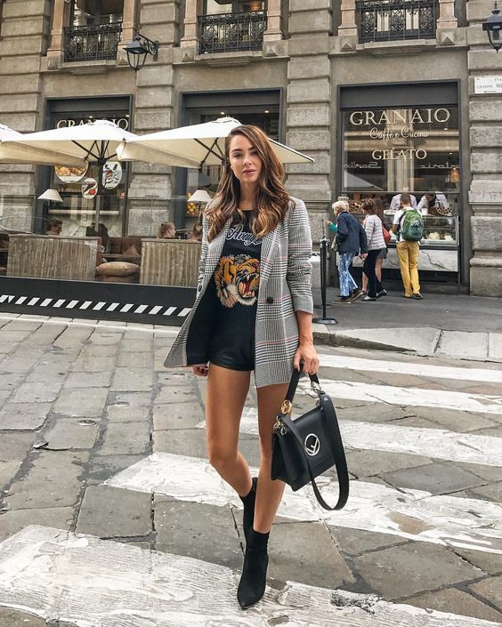 Stílusiskola: így viselj tavasszal bokacsizmákat és shortokat - DIVAT&STÍLUS - Stílusiskola - bokacsizma, divat, outfit, short, stílus, 