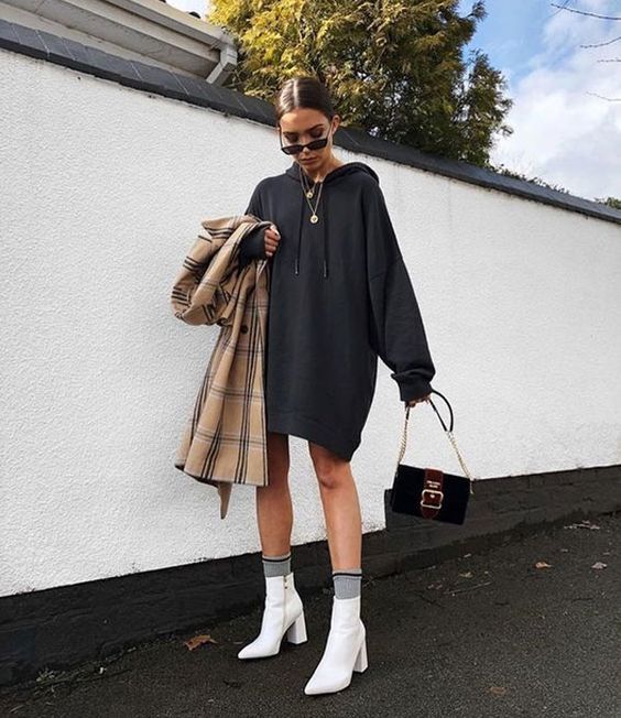 Stílusiskola: így viselj tavasszal bokacsizmákat és shortokat - DIVAT&STÍLUS - Stílusiskola - bokacsizma, divat, outfit, short, stílus, 