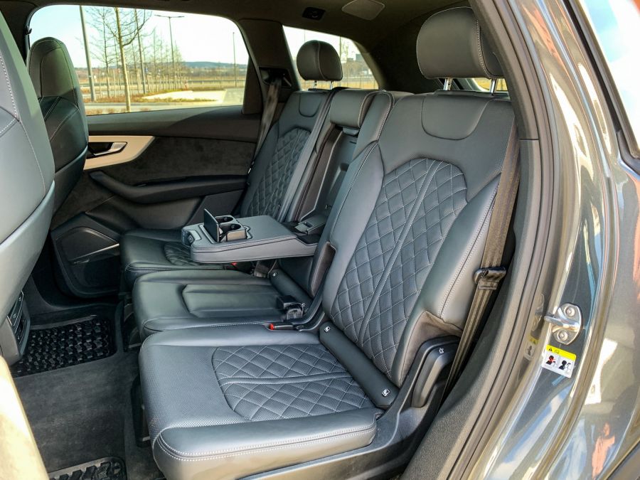 A luxus (elektromos)szekrény - Q7 S line 60 TFSIe quattro tiptronic - STYLENEWS - Mobility - audi q7 60tfsi teszt, audi q7 PHEV teszt, audi q7 plug-in hybrid teszt, q7 audi 2020, 