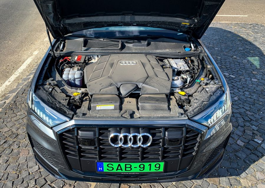 A luxus (elektromos)szekrény - Q7 S line 60 TFSIe quattro tiptronic - STYLENEWS - Mobility - audi q7 60tfsi teszt, audi q7 PHEV teszt, audi q7 plug-in hybrid teszt, q7 audi 2020, 