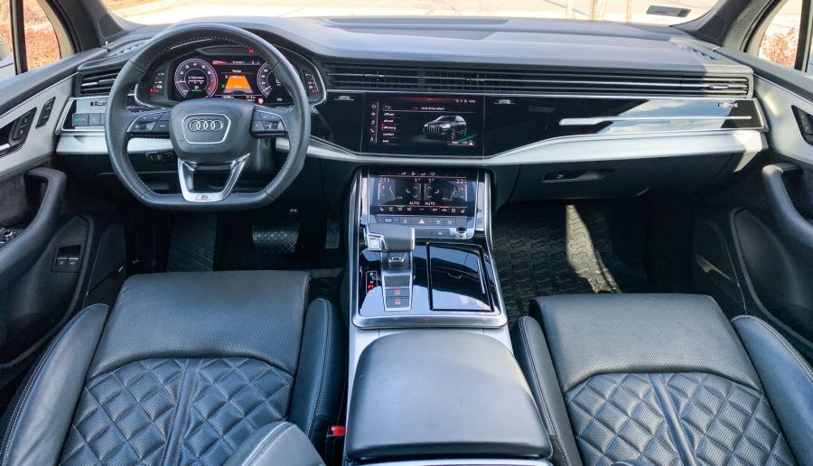 A luxus (elektromos)szekrény - Q7 S line 60 TFSIe quattro tiptronic - STYLENEWS - Mobility - audi q7 60tfsi teszt, audi q7 PHEV teszt, audi q7 plug-in hybrid teszt, q7 audi 2020, 