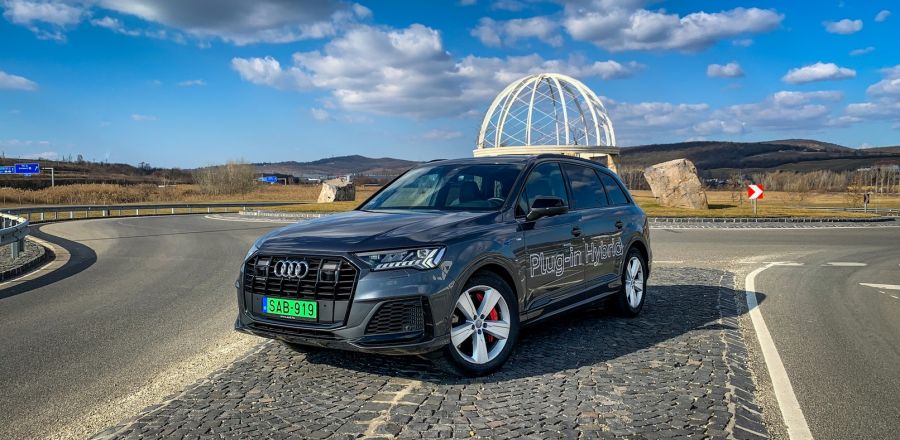 A luxus (elektromos)szekrény - Q7 S line 60 TFSIe quattro tiptronic - STYLENEWS - Mobility - audi q7 60tfsi teszt, audi q7 PHEV teszt, audi q7 plug-in hybrid teszt, q7 audi 2020, 