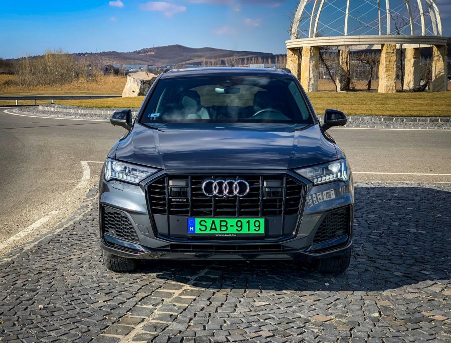 A luxus (elektromos)szekrény - Q7 S line 60 TFSIe quattro tiptronic - STYLENEWS - Mobility - audi q7 60tfsi teszt, audi q7 PHEV teszt, audi q7 plug-in hybrid teszt, q7 audi 2020, 