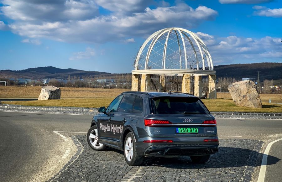 A luxus (elektromos)szekrény - Q7 S line 60 TFSIe quattro tiptronic - STYLENEWS - Mobility - audi q7 60tfsi teszt, audi q7 PHEV teszt, audi q7 plug-in hybrid teszt, q7 audi 2020, 