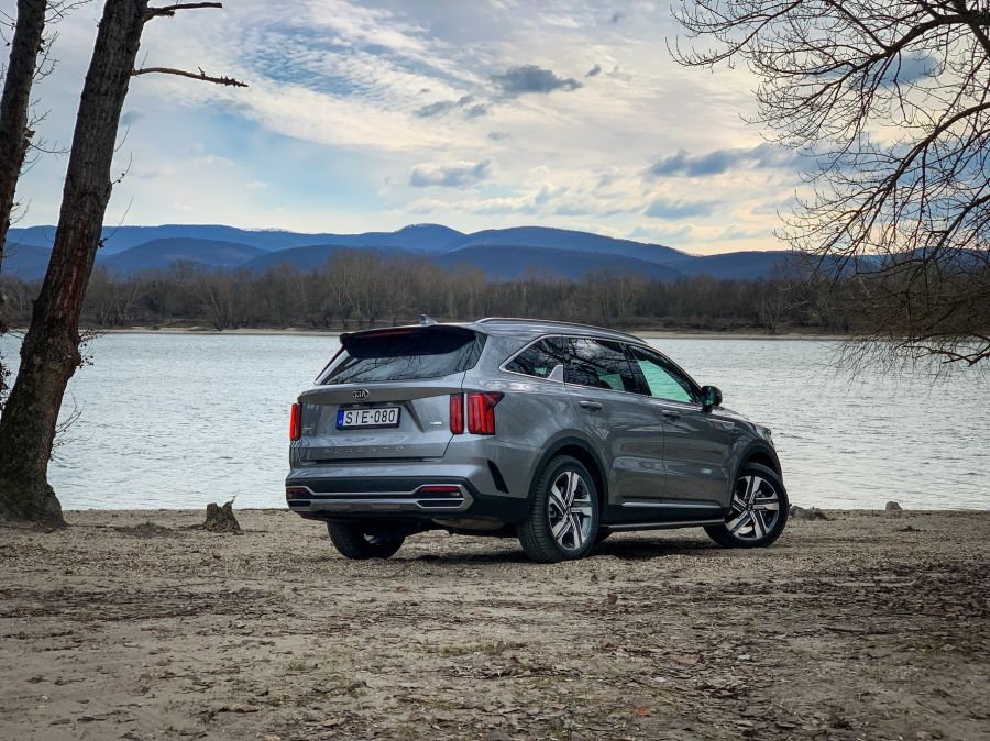 A KIA megérkezett, majd le is hagyott mindenkit – KIA Sorento 230 Hybrid - STYLENEWS - Mobility - kia sorento, kia sorento 230 hybrid teszt, sorento 2021 teszt, sorento hybrid teszt, sorento teszt, 
