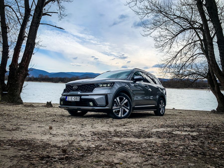 A KIA megérkezett, majd le is hagyott mindenkit – KIA Sorento 230 Hybrid - STYLENEWS - Mobility - kia sorento, kia sorento 230 hybrid teszt, sorento 2021 teszt, sorento hybrid teszt, sorento teszt, 