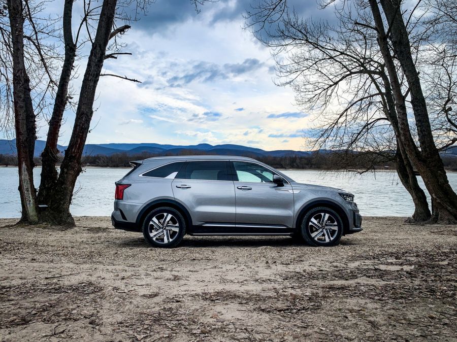 A KIA megérkezett, majd le is hagyott mindenkit – KIA Sorento 230 Hybrid - STYLENEWS - Mobility - kia sorento, kia sorento 230 hybrid teszt, sorento 2021 teszt, sorento hybrid teszt, sorento teszt, 