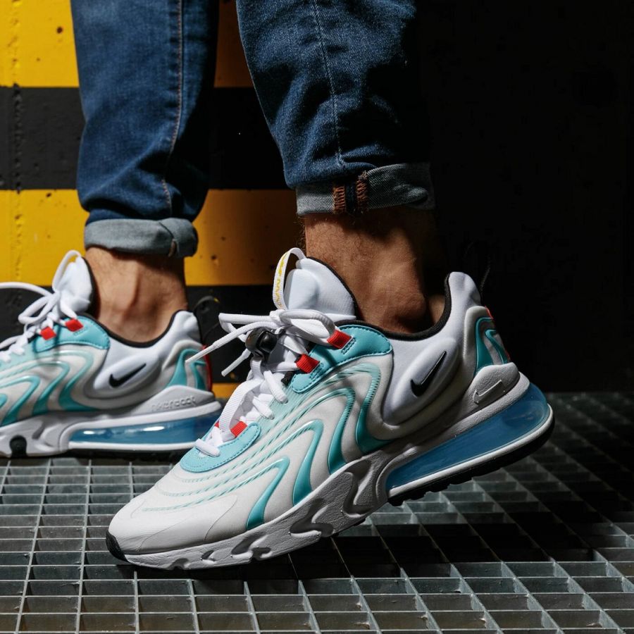 Hogyan állítsunk össze menő streetwear lookot? - DIVAT&STÍLUS - Stílusiskola - melegítő nadrág, oversize ing, streetwear, streetwear look, 