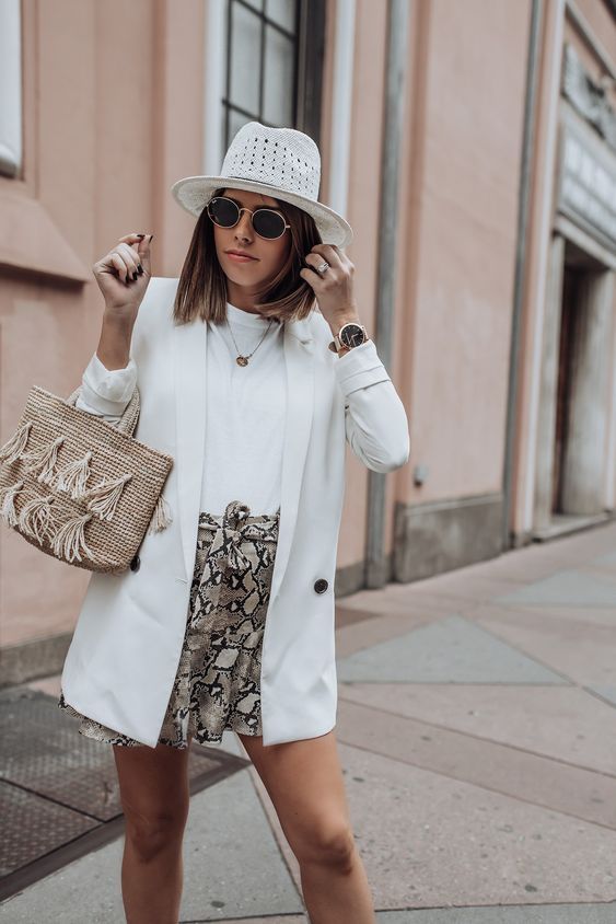 Stílusiskola: így viselj tavasszal fehér blézereket - DIVAT&STÍLUS - Stílusiskola - blézer, fehér blézer, outfit, stílus, tavasz, 