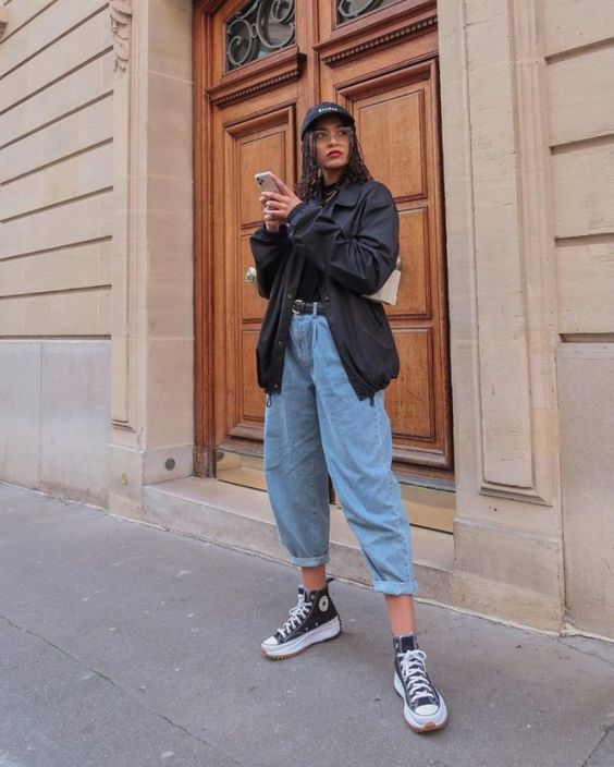 Stílusiskola: a fekete tornacipő tíz élete - DIVAT&STÍLUS - Stílusiskola - divat, fekete tornacipő, outfit, stílus, tavasz, 