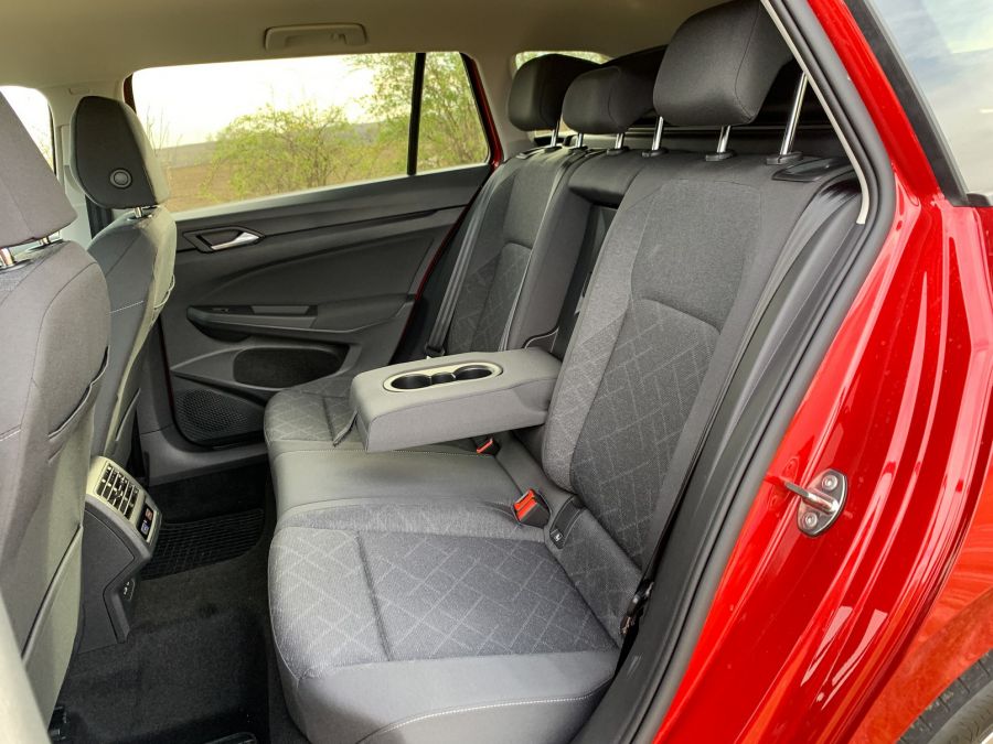 Ami kell! – Volkswagen Golf 8 Variant 1.5 eTDI Life - STYLENEWS - Mobility - 