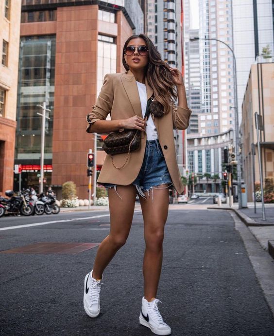 Stílusiskola: shortok blézerekkel a tavaszi szezonra - DIVAT&STÍLUS - Stílusiskola - blézer, divat, outfit, short, stílus, 