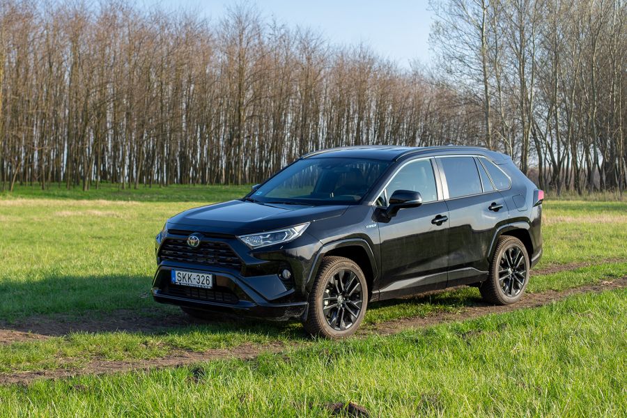 Black Cars Matter – Toyota Rav4 Black Edition - STYLENEWS - Mobility - rav4 2021, rav4 black edition, Rav4 black edition teszt, rav4 toyota, Toyota rav4 full-hybrid teszt, Toyota rav4 hybrid teszt, 