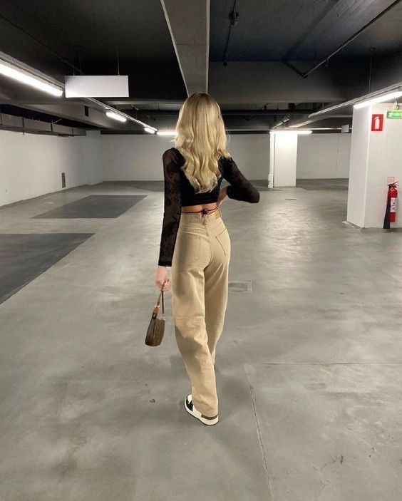 Stílusiskola: így viselj mom jeanseket - DIVAT&STÍLUS - Stílusiskola - divat, farmer, mom jeans, outfit, stílus, 