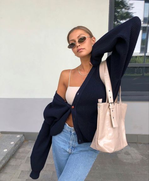 Stílusiskola: a kardigán is lehet szexi - DIVAT&STÍLUS - Stílusiskola - divat, kardigán, outfit, stílus, 