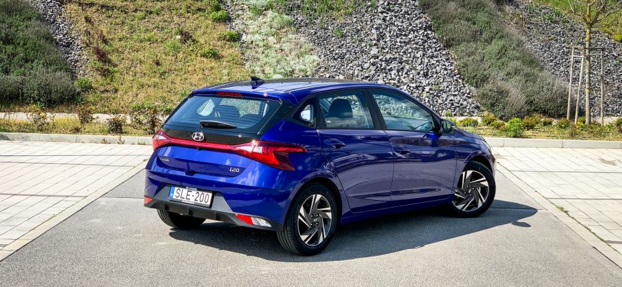 Kontrasztok - Hyundai i20 Comfort 1.2MPI - STYLENEWS - Mobility - hyundai, hyundai i20, hyundai i20 1.2 MPI teszt, hyundai i20 Comfort teszt, i20 hyundai, i20 teszt, 