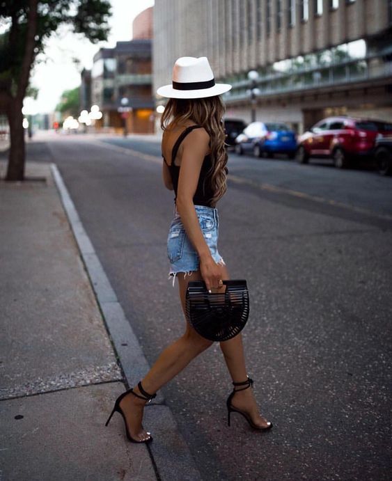 Stílusiskola: így viselj farmer shortokat - fehér póló nélkül - DIVAT&STÍLUS - Stílusiskola - divat, famer short, outfit, short, stílus, 